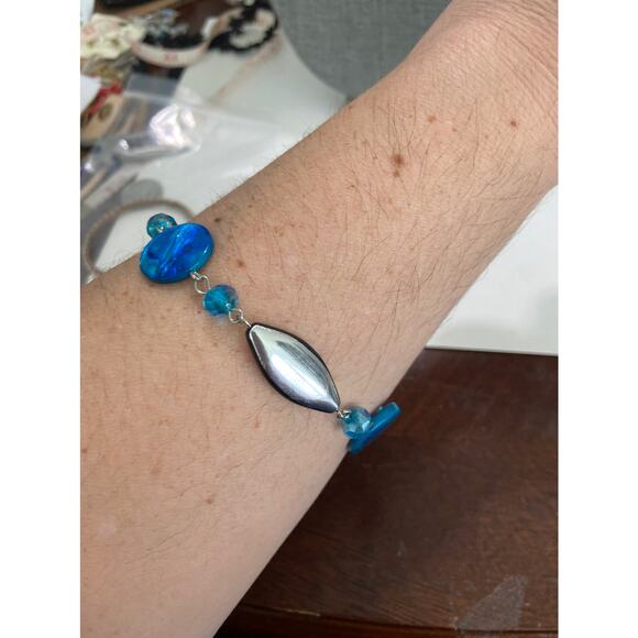 blue shell bracelet - Picture 2 of 3